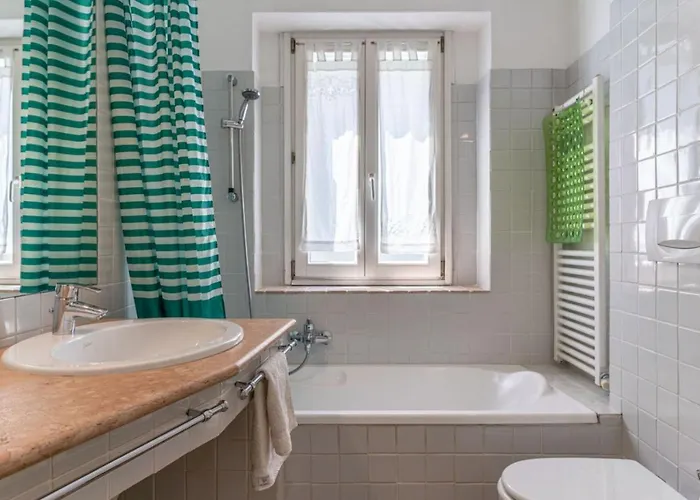 Residenza San Martino, Ospitar *